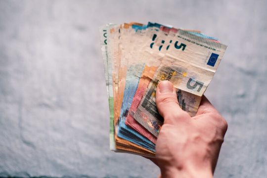 Τι καταβάλλεται αυτή την εβδομάδα από υπ. Εργασίας, e-ΕΦΚΑ και ΟΑΕΔ
