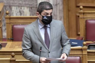 Δένει με «ζεστό» κρατικό χρήμα την επιρροή της η κυβέρνηση