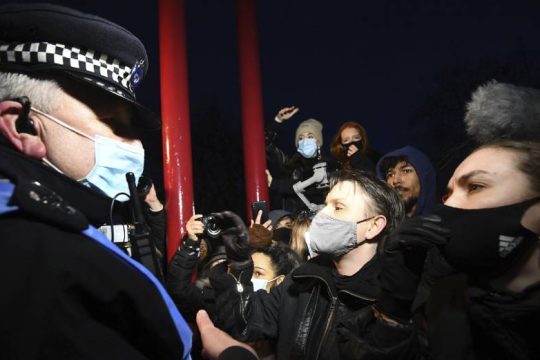 Βρετανική αστυνομία όπως ΕΛ.ΑΣ. για τις συγκεντρώσεις