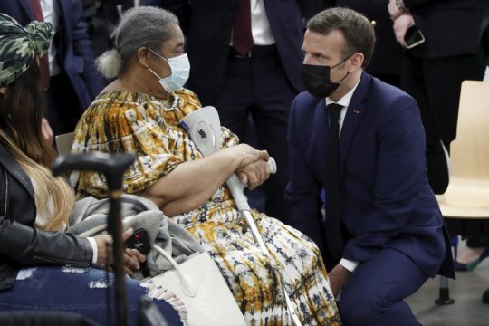Η Γαλλία μπροστά στο «τρίτο κύμα» και την απειλή των νέων παραλλαγών