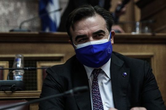 Μ. Σχοινάς: «Η Κομισιόν θα εξετάσει το ζήτημα των πιστοποιητικών εμβολιασμού»