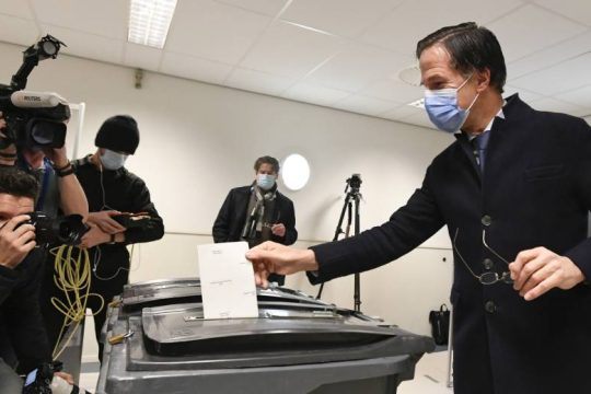 Προς ανανέωση της θητείας του ο Ρούτε μετά τις εκλογές στην Ολλανδία