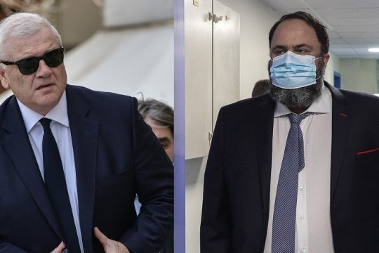Η σύγκρουση των «κουμπάρων», οι πολιτικές ευθύνες και η αλήθεια για τα «φρουτάκια»