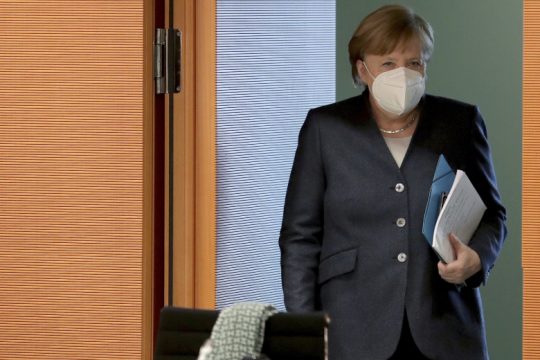 «Συγνώμη λάθος» για την αυστηροποίηση των μέτρων από την Μέρκελ