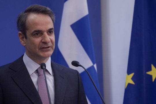 Φαντασιώνεται την «Ελλάδα 2.0», την ώρα που το ΕΣΥ βουλιάζει
