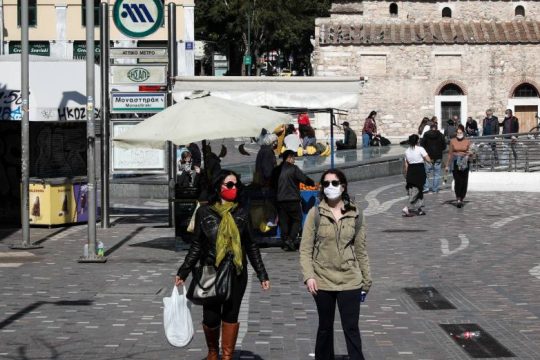 «Βράζουν» κέντρο Αθήνας και Πειραιάς – Τριψήφια τα κρούσματα σε Θεσσαλονίκη – Αχαΐα