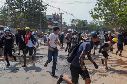 Τυφλή βία κατά των διαδηλωτών, ακόμη 8 νεκροί στη Μιανμάρ