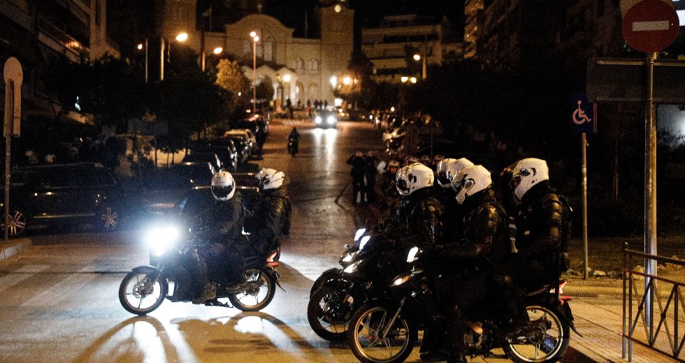 Αστυνομικοί χτύπησαν και παρενόχλησαν σεξουαλικά μια 18χρονη