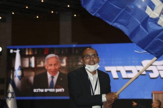 Βραχεία κεφαλή άλλα όχι αυτοδυναμία για τον Νετανιάχου δίνουν τα exit polls