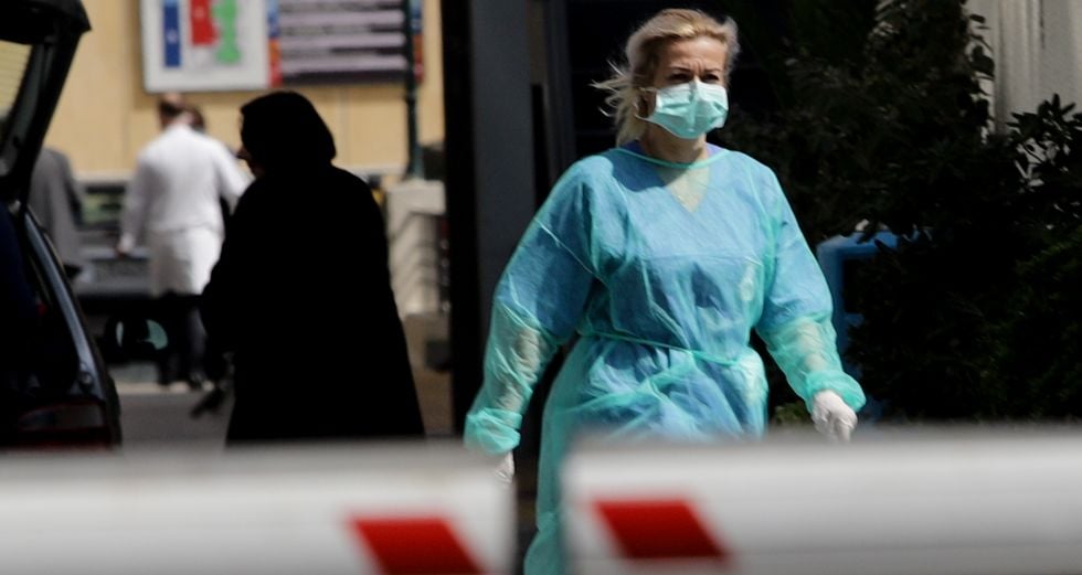 Κατρακυλάει στην παγκόσμια κατάταξη η Ελλάδα, ασφυκτιούν τα νοσοκομεία