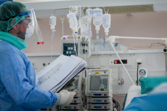 Μπρα ντε φερ για τις επιτάξεις, μπάχαλο για τα self test