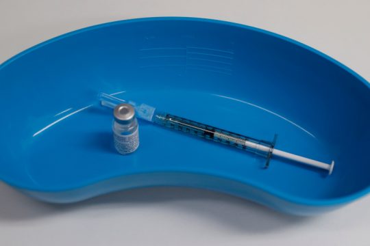 Νέα εμπόδια στους εμβολιασμούς της Ε.Ε. από τις καθυστερήσεις της Novavax