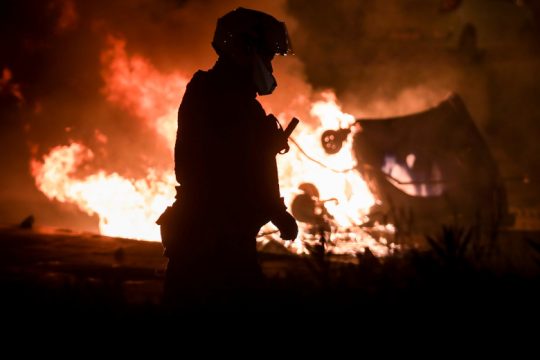 Ανεκδιήγητη απόπειρα στην ΕΡΤ για σύνδεση των επεισοδίων με τους Πυρήνες της Φωτιάς [βίντεο]