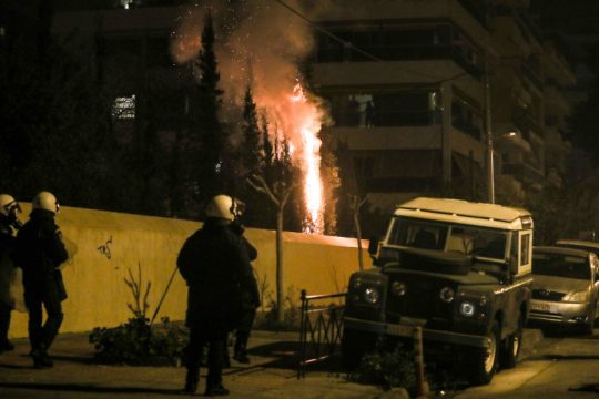 Ελεύθεροι οι ανήλικοι συλληφθέντες για τα επεισόδια στη Νέα Σμύρνη