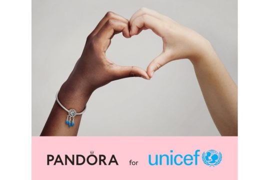 Η PANDORA στηρίζει το έργο της UNICEF με το νέο CHARM FOR CHANGE
