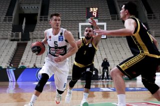 Ο Μπρέι ντύθηκε… Χεζόνια