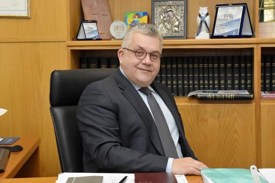 «Να παραιτηθεί ο πρύτανης Ν. Παπαϊωάννου»