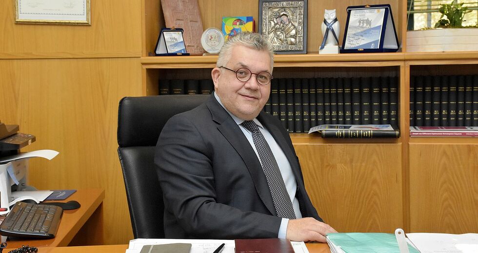 «Να παραιτηθεί ο πρύτανης Ν. Παπαϊωάννου»