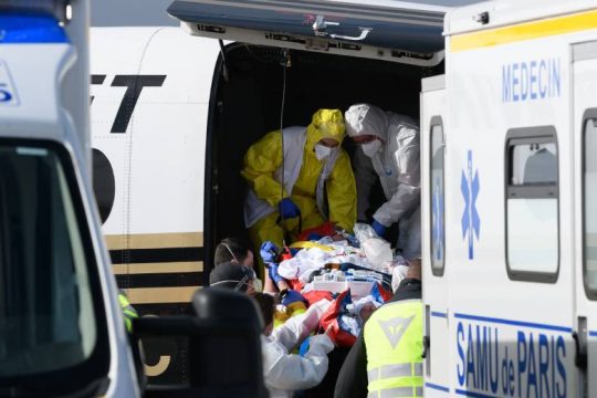Ασφυκτιά λόγω πανδημίας το Παρίσι, ανοιχτό το ενδεχόμενο νέων περιορισμών