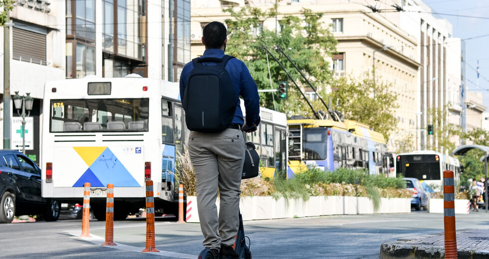 Ρουσφέτια, πρόστιμα και ζωή… πατίνι