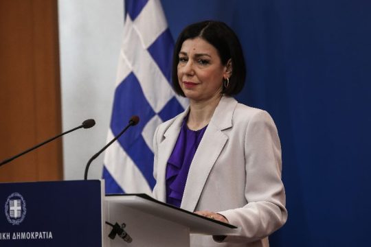 Η αστυνομία ξυλοκοπά, η κυβέρνηση «ερευνά» και συζητά