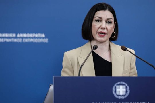 Εμμένουν στον διχασμό παρά το κάλεσμα για ενότητα
