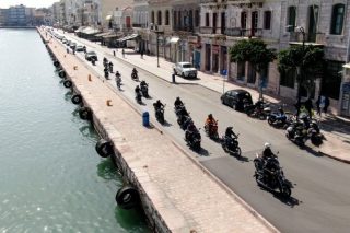 Μηχανοκίνητες πορείες σε Χίο και Λέσβο κατά των νέων ΚΥΤ