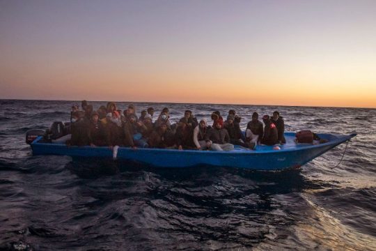 Τους 39 έφθασαν οι νεκροί πρόσφυγες – μετανάστες από το διπλό ναυάγιο στη Μεσόγειο