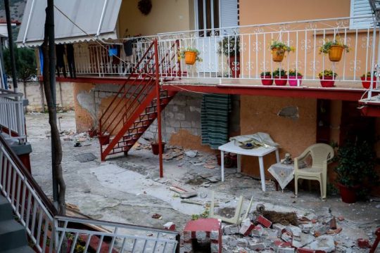 Προσωρινά μη κατοικήσιμα 1.424 σπίτια μετά τον σεισμό στη Θεσσαλία