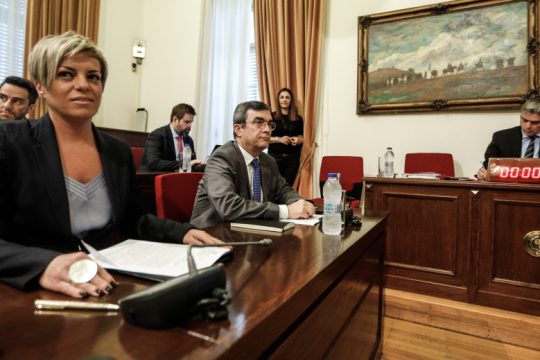 Επαναφέρει ο ΣΥΡΙΖΑ τις απευθείας αναθέσεις της Σοφίας Νικολάου