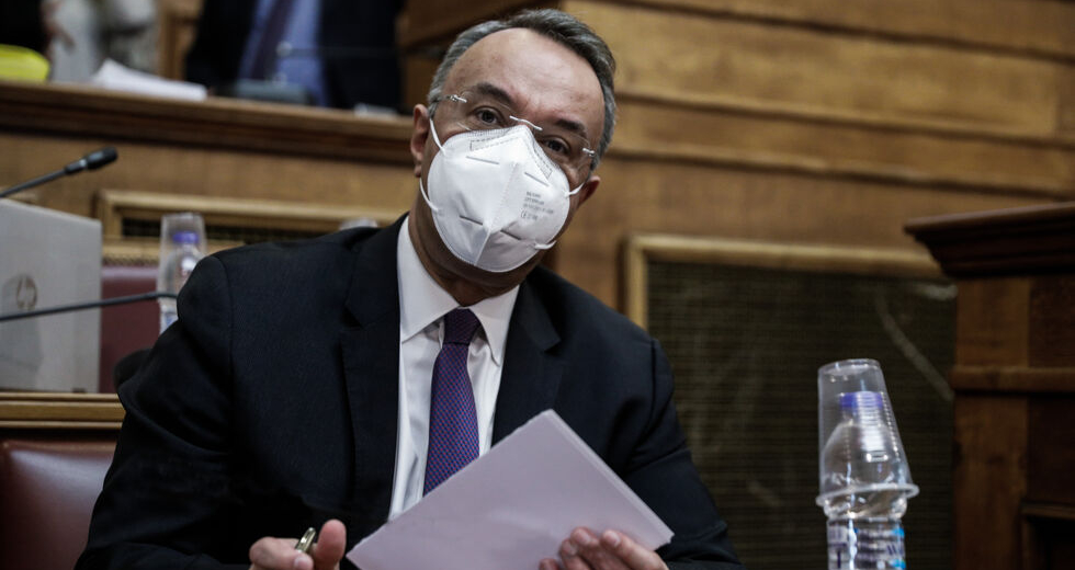 Αγωνιά η κυβέρνηση για εστίαση και εμπόριο