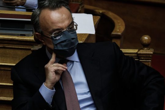 Τρίτο κύμα απωλειών 2,1 δισ. ευρώ στο ΑΕΠ