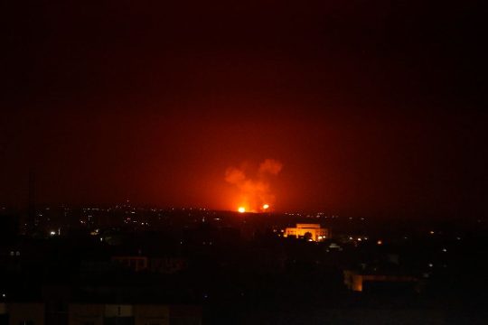 Νεκροί και τραυματίες σε επιθέσεις κατά θέσεων αντικαθεστωτικών στη Συρία