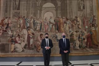 Στη Βουλή η ταπισερί «Η Σχολή των Αθηνών»