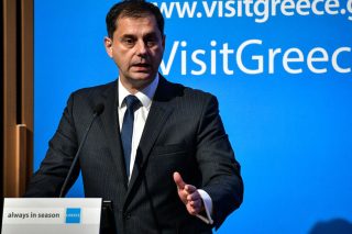 Ολοταχώς προς το «διαβατήριο» εμβολιασμού