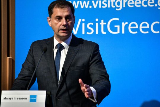 Ολοταχώς προς το «διαβατήριο» εμβολιασμού