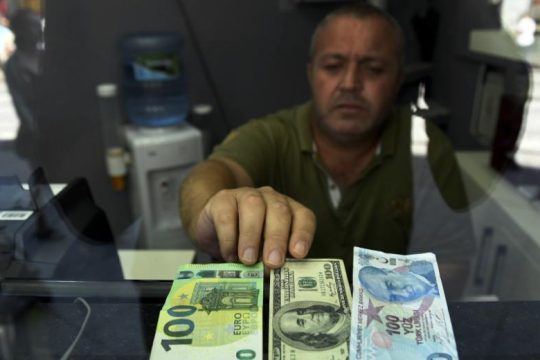 Καθαιρέθηκε ο διοικητής της Κεντρικής Τράπεζας της Τουρκίας