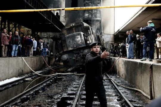Πολύνεκρο σιδηροδρομικό δυστύχημα στην Αίγυπτο