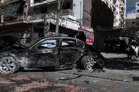 Τροχαίο με τραυματίες κατά τη διάρκεια καταδίωξης στην Λιοσίων