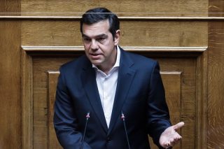 Περιμένοντας την κυβέρνηση στη γωνία
