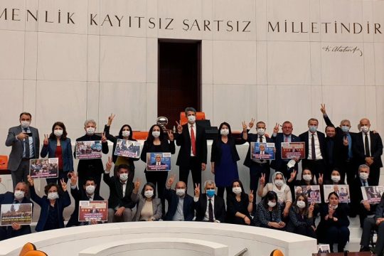 Το τουρκικό Συνταγματικό Δικαστήριο απέρριψε το αίτημα να τεθεί εκτός νόμου το HDP