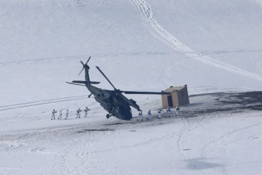 Πολύνεκρη συντριβή στρατιωτικού ελικοπτέρου στην Τουρκία