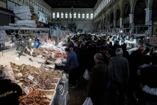 Καθαρά Δευτέρα με περιορισμούς: Πώς θα λειτουργήσει η αγορά