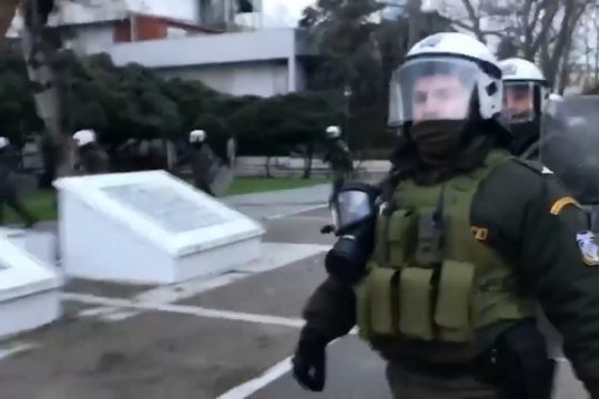 Σαν πολλές οι συμπτώσεις στα κανάλια υπέρ της αστυνομίας