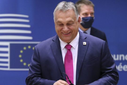 Τελεσίγραφο Όρμπαν στο Ευρωπαϊκό Λαϊκό Κόμμα και φλερτ με την ακροδεξιά