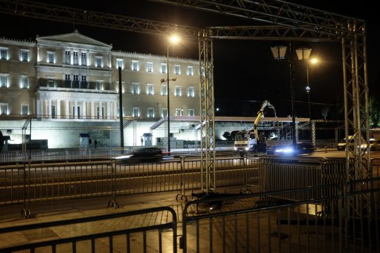 Παρέλαση με μπλόκα, αστυνομία, στρατό και επισήμους μόνο