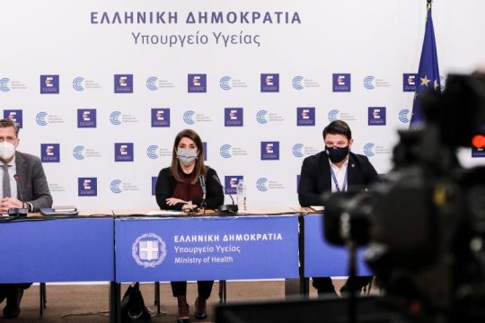Σχέδια επί χάρτου ενώ η πανδημία σπάει κάθε ρεκόρ