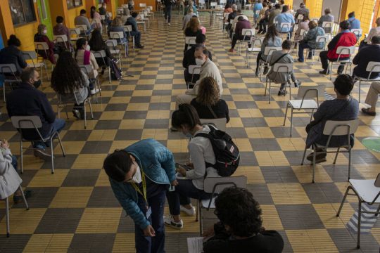 Αναβολή εκλογών στη Χιλή λόγω έξαρσης της πανδημίας