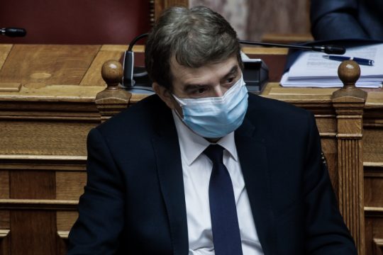 Τα ψεύτικα τα λόγια τα μεγάλα