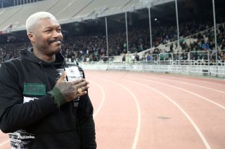 «Χαμόγελο στην μπροστινή πλευρά της μάσκας»